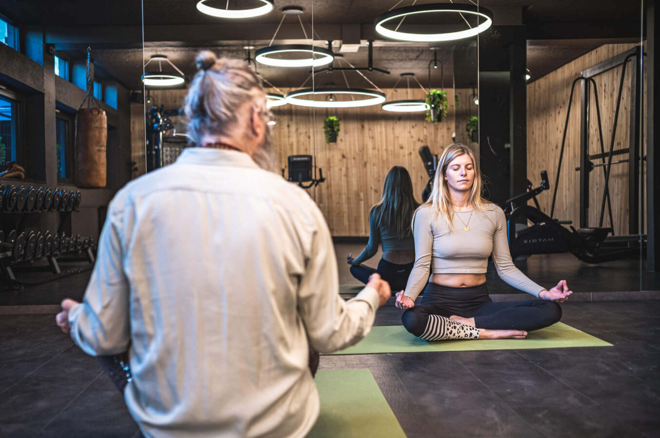 Yoga im Fitnessstudio