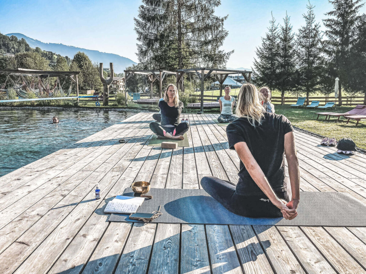 Yoga am Naturbadeteich