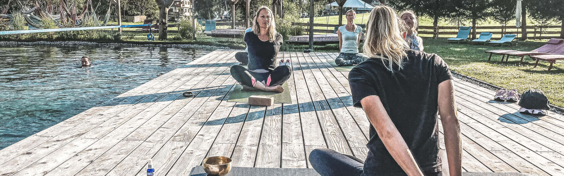 Yoga am Naturbadeteich